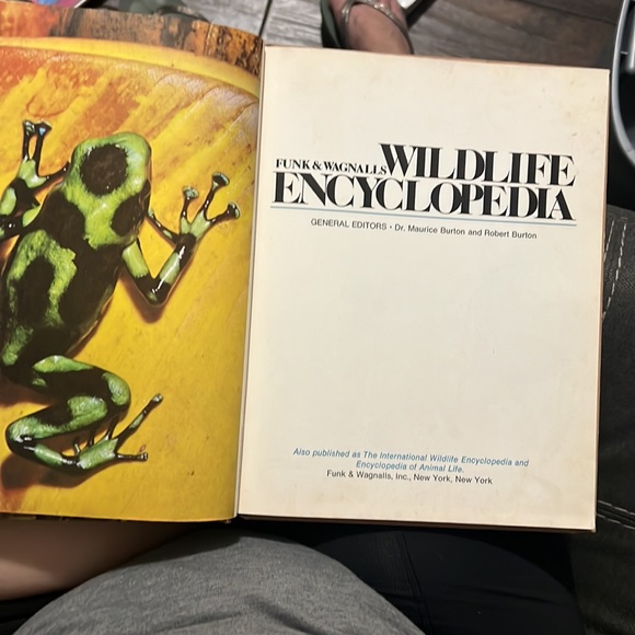 Hard cover Wildlife Encyclopedia VOL 1
By: Funk and Wagnalls Vintage 1974 print - Picture 2 of 4